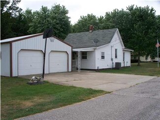 320 E North St, Elnora, IN 47529