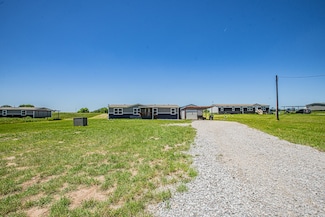 978 Red Bird Ln, Bowie, TX 76230