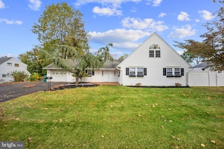 301 Snowball Dr, Levittown, PA 19056