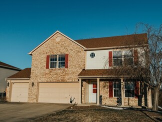 201 Beacon Point Ln, Fortville, IN 46040