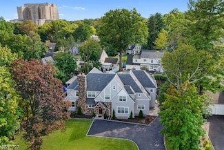 202 Elmwynd Dr, Orange, NJ 07050