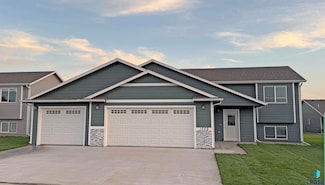 1009 Birch St, Harrisburg, SD 57032