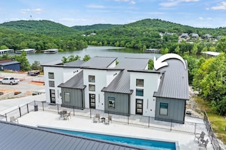 13 Koa Dr Unit 19, Reeds Spring, MO 65737