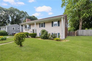 97 Wellington Ave, Warwick, RI 02886