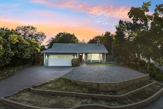722 Saint Thomas Pkwy, Redding, CA 96003