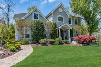 28 Pecan Valley Dr, Marlboro, NJ 07746