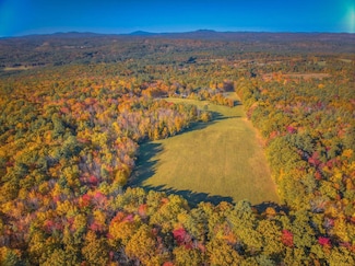 88 Saunders Rd, Goffstown, NH 03045