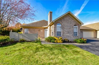 203 Willow Brook Dr NE, Warren, OH 44483