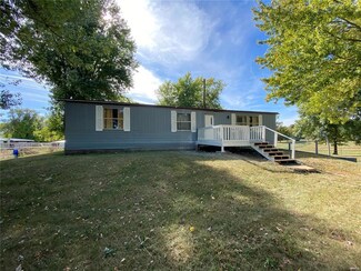 400 Shakelford St, Wellsville, MO 63384