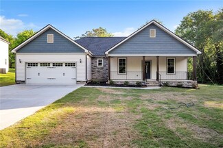 415 Thompson St, Pendleton, SC 29670