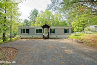 38 Warren Ln, West Glens Falls, NY 12804