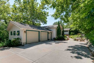 1405 Skyline Dr, Manhattan, KS 66502