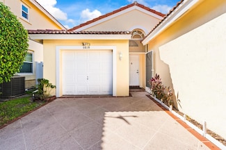 5618 Kingsmill Ct, Lake Worth, FL 33463
