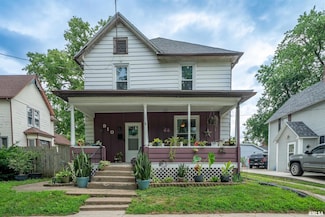 910 S 5th St, Pekin, IL 61554