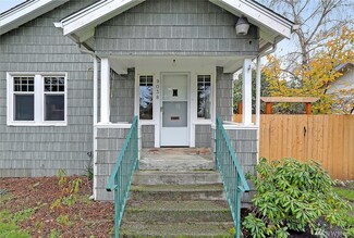9038 32nd Ave SW, Seattle, WA 98126