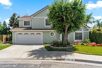 921 N Homsy Ave, Clovis, CA 93611