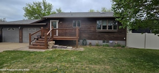 815 11th St E, Dickinson, ND 58601