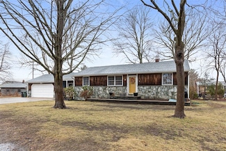 4 Carolyn St, Coventry, RI 02816