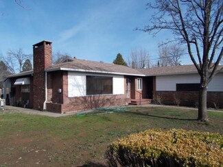 2774 S Bonnyview Rd, Redding, CA 96001