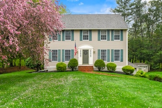 41 Golden Meadow Rd, Hampstead, NH 03841