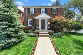 2101 23rd St, Wyandotte, MI 48192