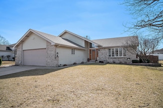 120 Beiriger Dr, Dyer, IN 46311