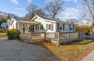 18 Slocum St, Bristol, RI 02809