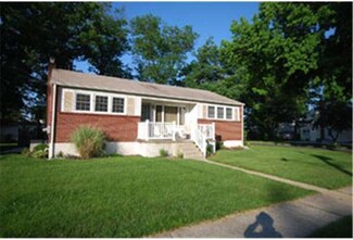 506 Sycamore Ave, Folsom, PA 19033