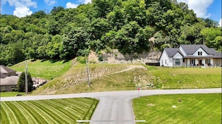 275 Winston Dr, Pikeville, KY 41501