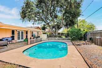 2311 Willow Dr, Portland, TX 78374