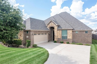 411 Sagebrush Ln, Waxahachie, TX 75165