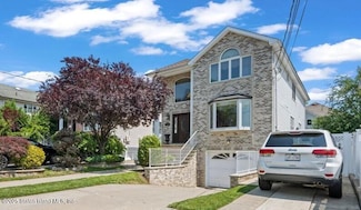 15 Jeanette Ave, Staten Island, NY 10312