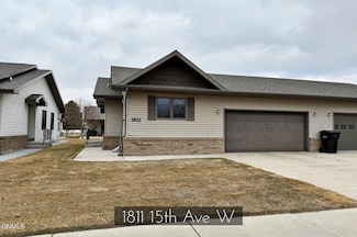 1811 15th Ave W, Williston, ND 58801