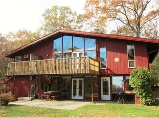 16 Birch Bluff Rd, Montgomery, MA 01085