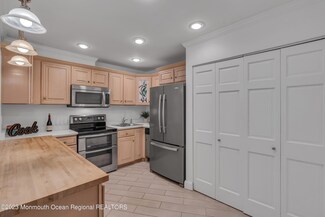 62 Manchester Ct, Red Bank, NJ 07701