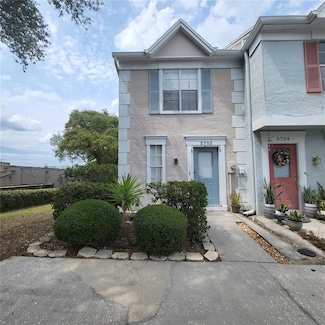 5702 Bratton Dr, Temple Terrace, FL 33617
