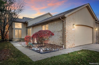 43151 W Kirkwood Dr, Clinton Township, MI 48038