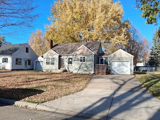 667 Madson Ave SW, Hutchinson, MN 55350