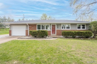 228 W Cascade Dr, Columbia, IL 62236