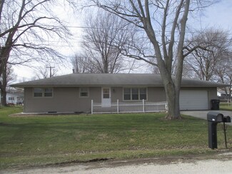 202 Ruby St, Villa Grove, IL 61956