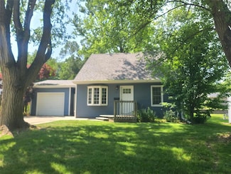 707 E 27th St S, Newton, IA 50208