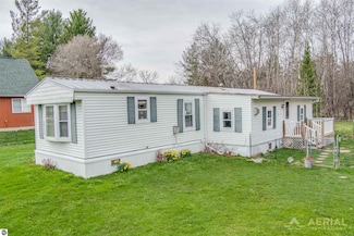 5811 Dease Lake Rd, Hale, MI 48739