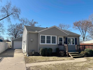 2700 W Laura Ave, West Peoria, IL 61604