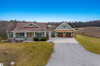 11007 S Rolling Meadow Dr, Maple City, MI 49664