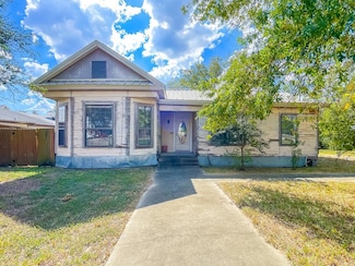 306 E Milam St, Beeville, TX 78102