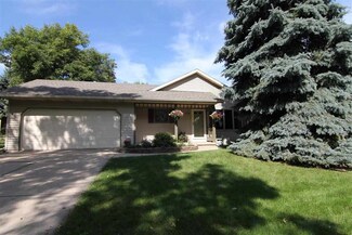 7902 W Oakbrook Cir, Madison, WI 53717