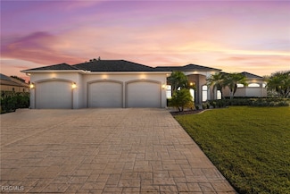 8230 Hunters Glen Cir, North Fort Myers, FL 33917