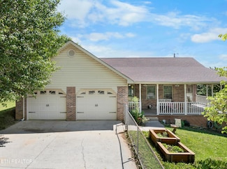 182 Woodvine St, Jacksboro, TN 37757