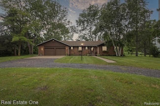 3920 Childs Lake Rd, Milford, MI 48381