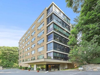 72 Pondfield Rd W Unit 2F, Bronxville, NY 10708